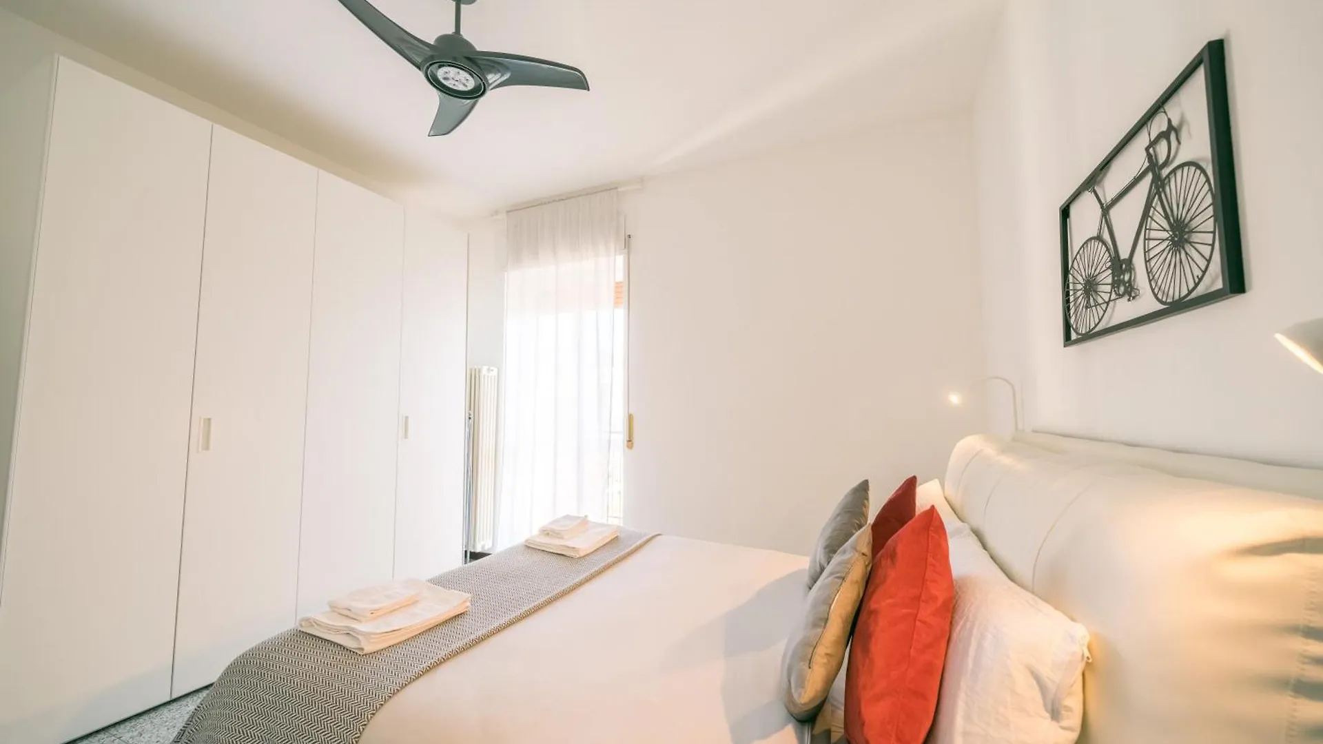 Como Bike & Family Apartment 0*,