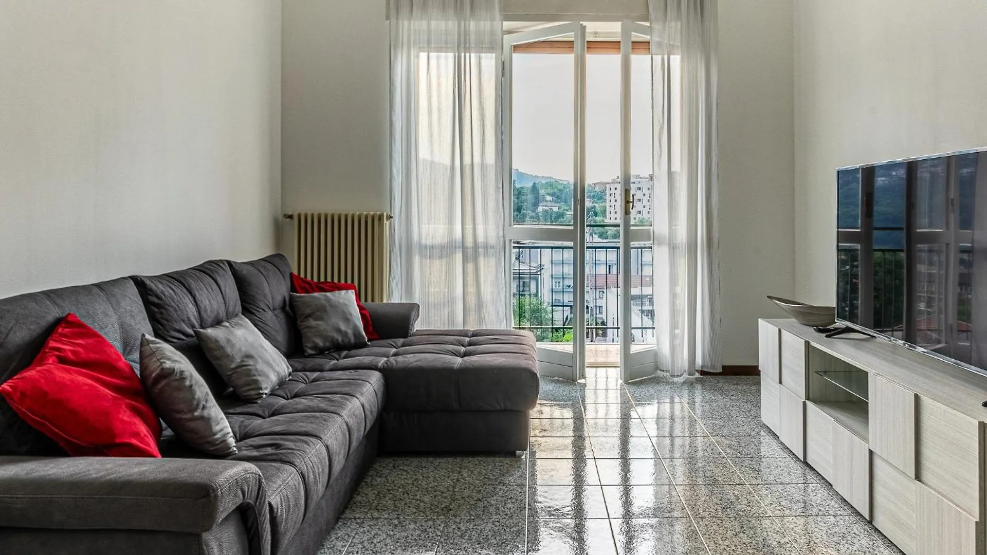 Como Bike & Family Apartment 0*,  Italy